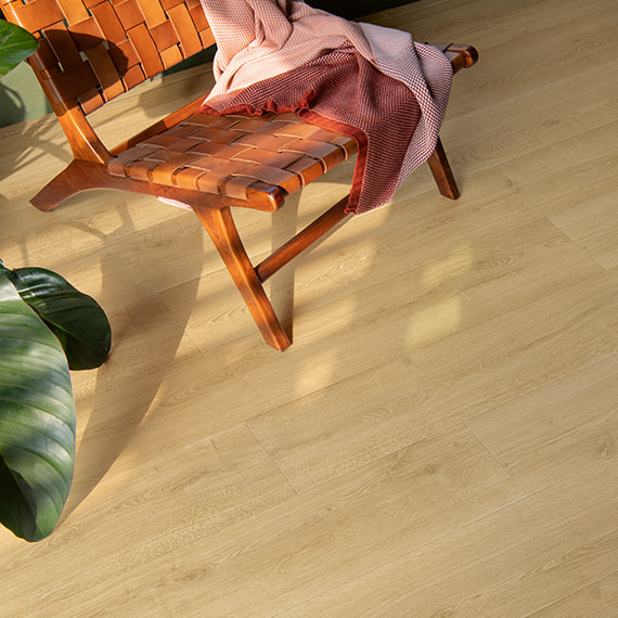 Obývací pokoj s laminátovou podlahou Quick-Step